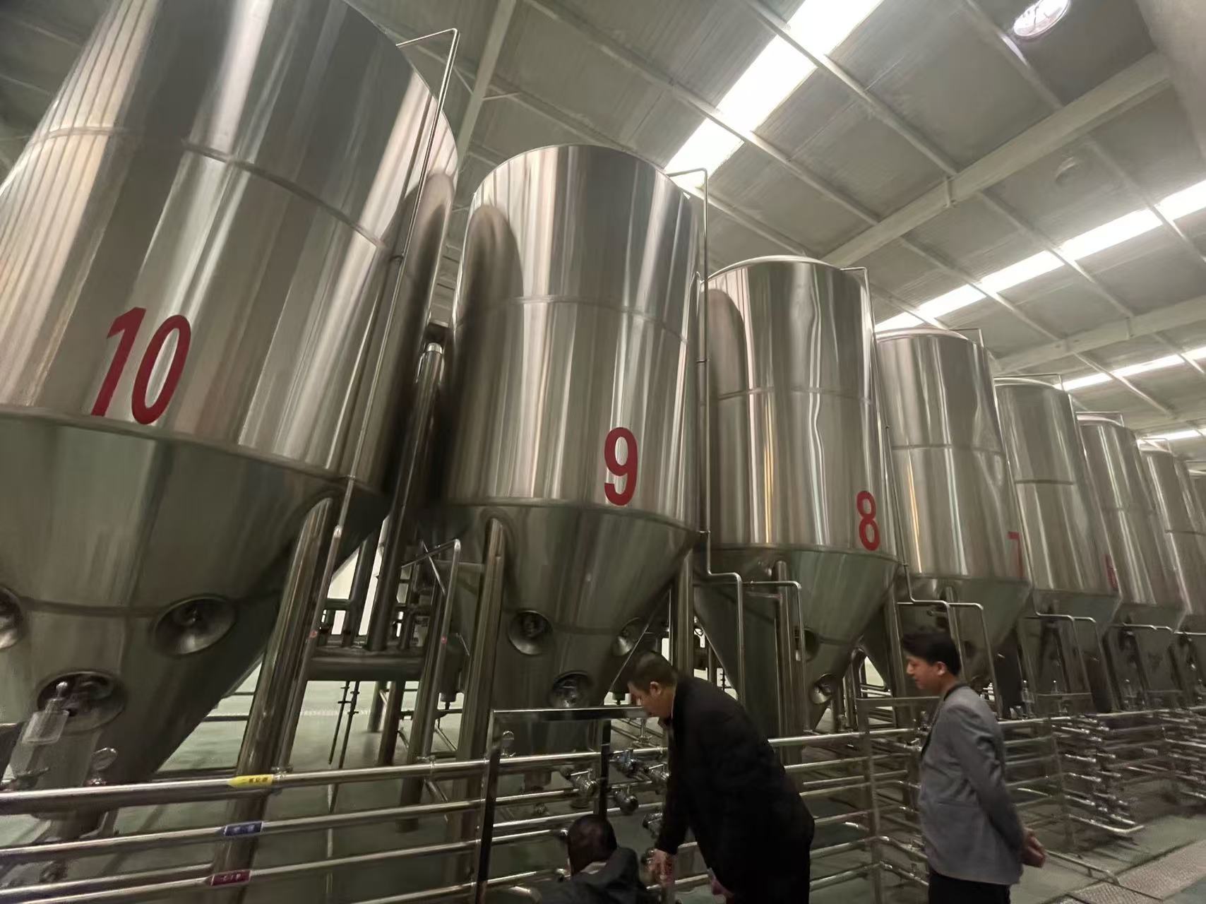 苏仙精酿啤酒设备厂—平面布置、设备设计、制造、调试、培训等一条龙服务